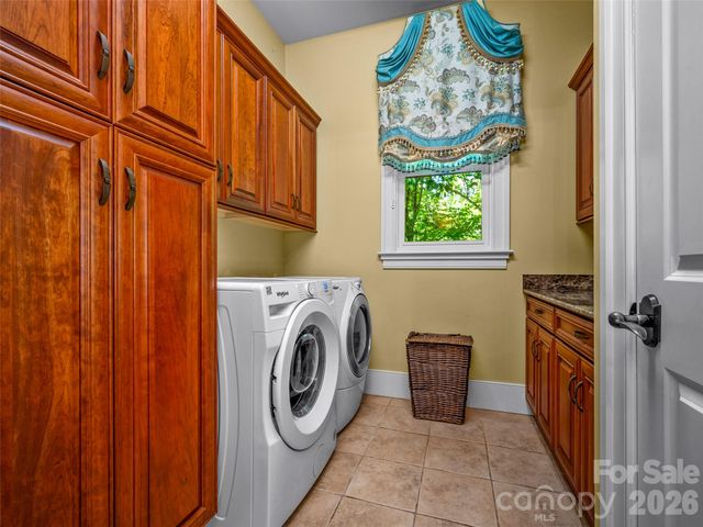 161 Chattooga Run, Hendersonville, NC 28739