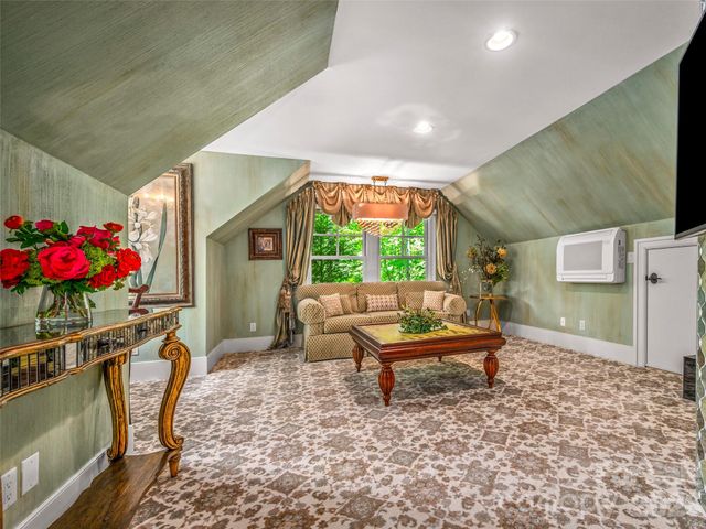 161 Chattooga Run, Hendersonville, NC 28739