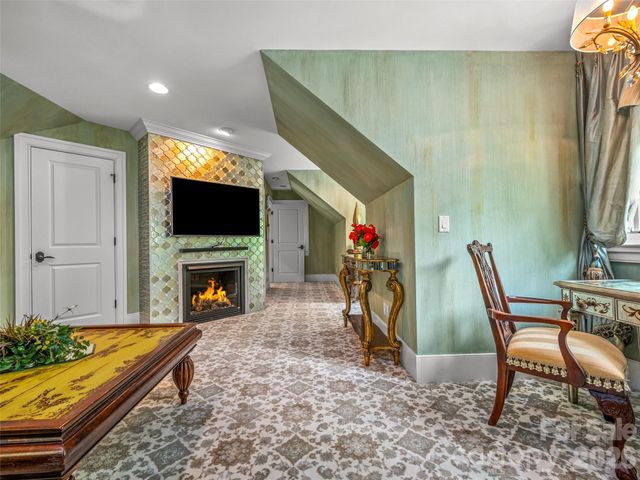 161 Chattooga Run, Hendersonville, NC 28739