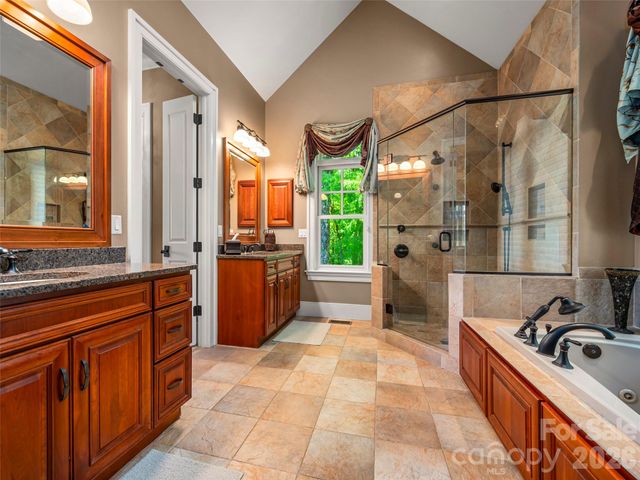 161 Chattooga Run, Hendersonville, NC 28739