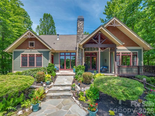 161 Chattooga Run, Hendersonville, NC 28739