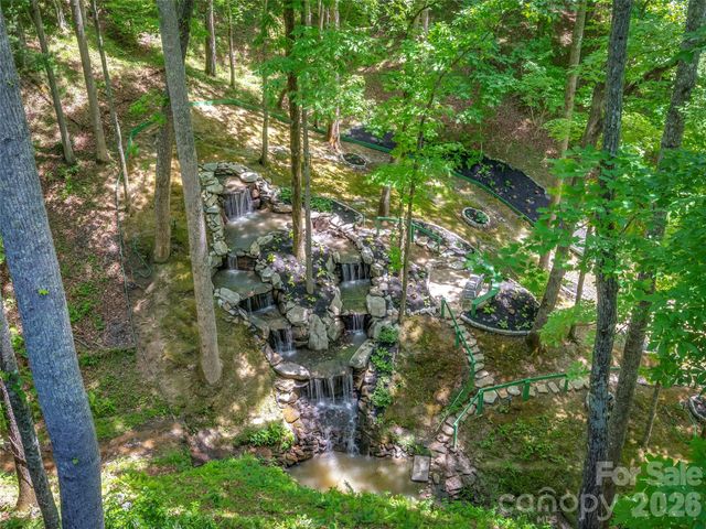 161 Chattooga Run, Hendersonville, NC 28739