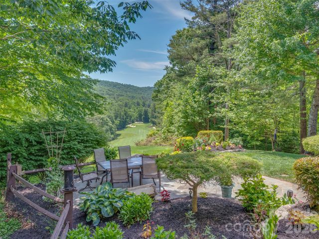 161 Chattooga Run, Hendersonville, NC 28739