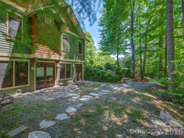 161 Chattooga Run, Hendersonville, NC 28739