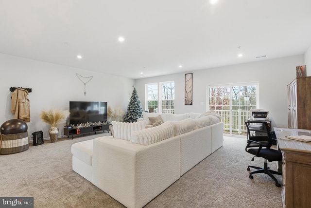 10414 JOHN GLENN ST, Lanham, MD 20706