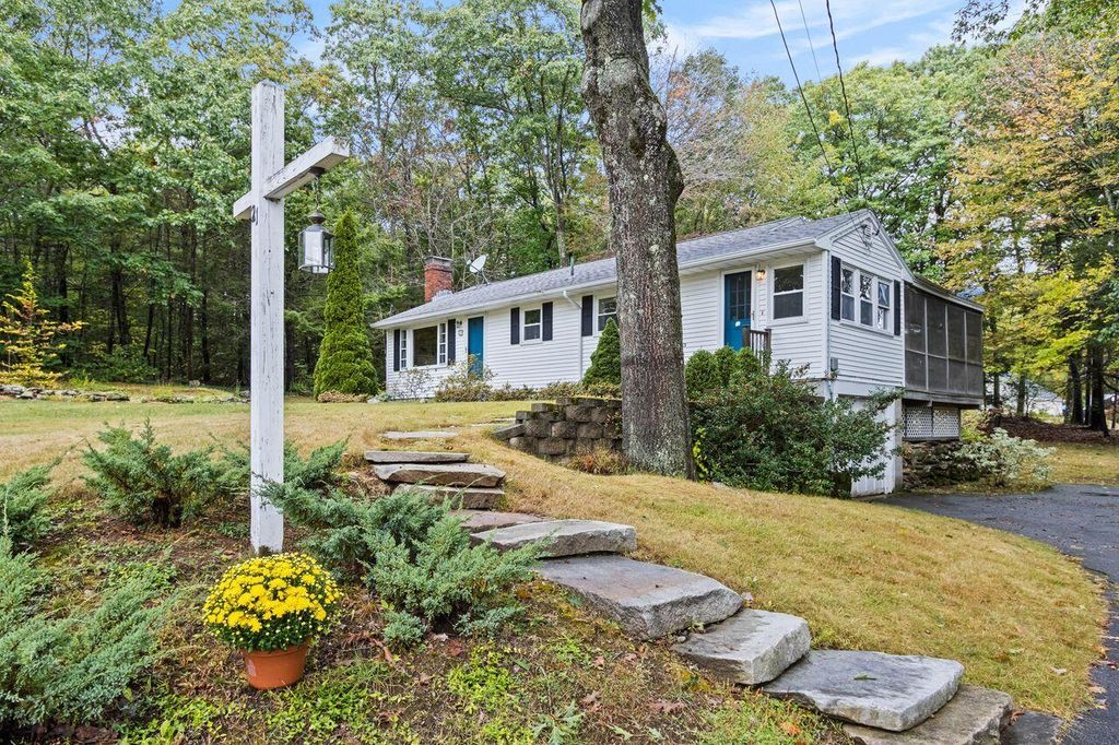 21 Carmichael Avenue, Falmouth, ME 04105 — exterior