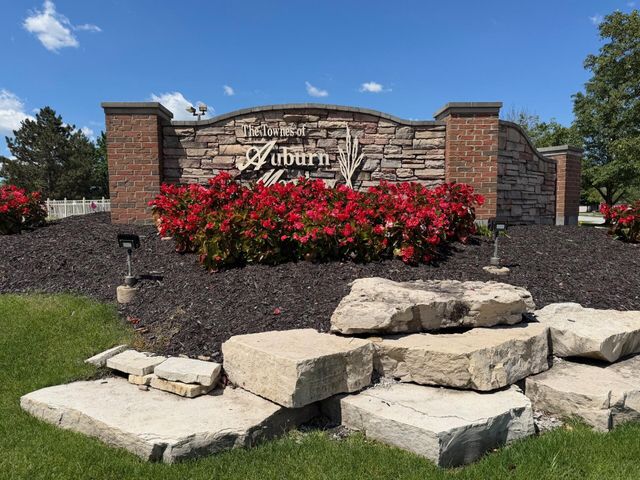 1245 Auburn Meadow Lane, Schererville, IN 46375