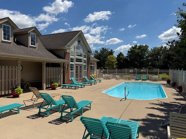 1245 Auburn Meadow Lane, Schererville, IN 46375