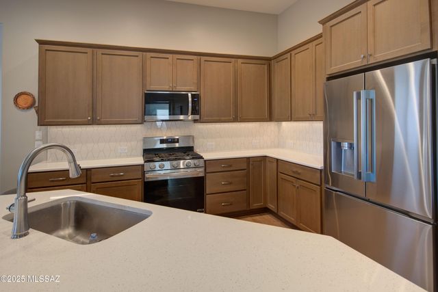 1915 N Banneker Lane, Green Valley, AZ 85614