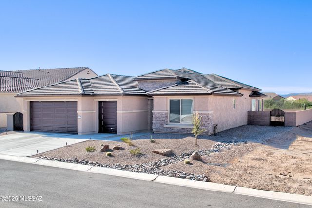 1915 N Banneker Lane, Green Valley, AZ 85614