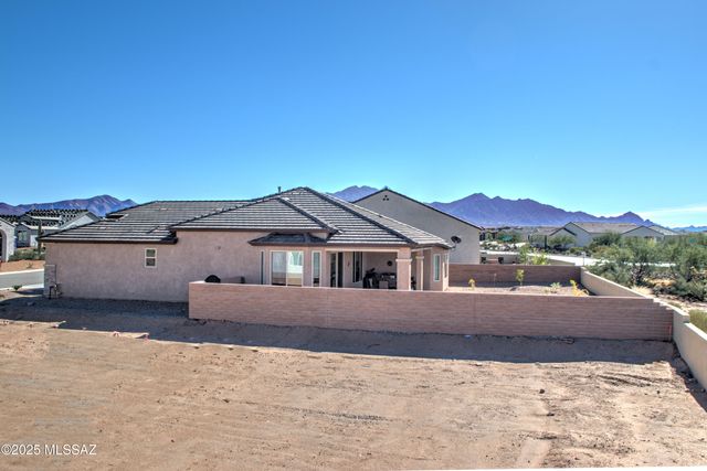 1915 N Banneker Lane, Green Valley, AZ 85614