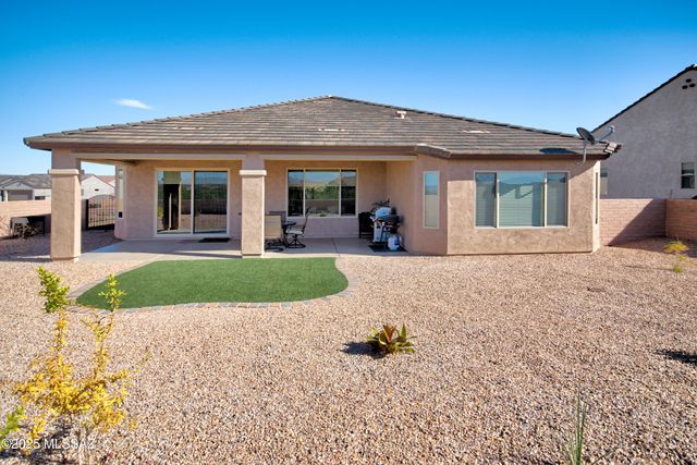 1915 N Banneker Lane, Green Valley, AZ 85614
