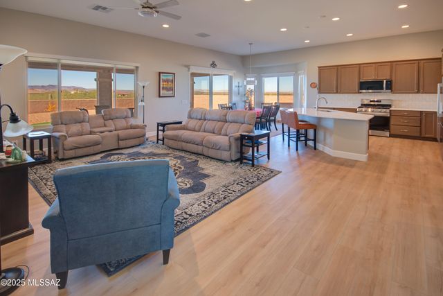 1915 N Banneker Lane, Green Valley, AZ 85614