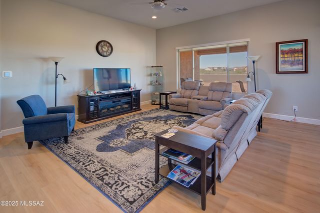 1915 N Banneker Lane, Green Valley, AZ 85614