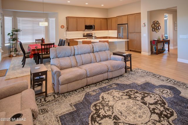 1915 N Banneker Lane, Green Valley, AZ 85614