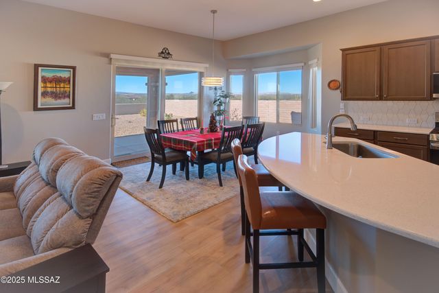 1915 N Banneker Lane, Green Valley, AZ 85614