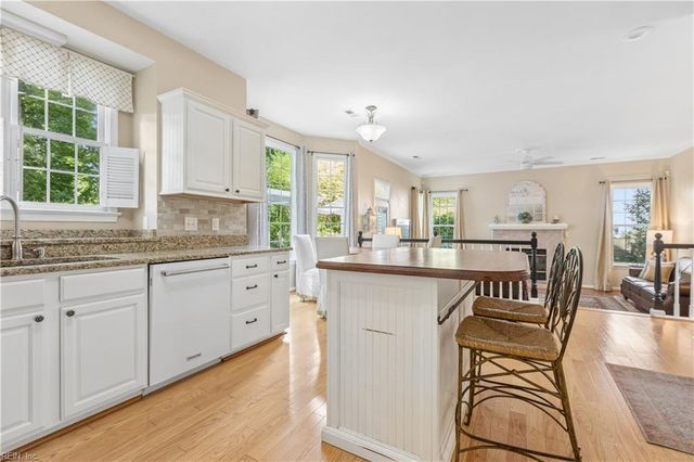 923 Blackthorne Dr, Chesapeake, VA 23322