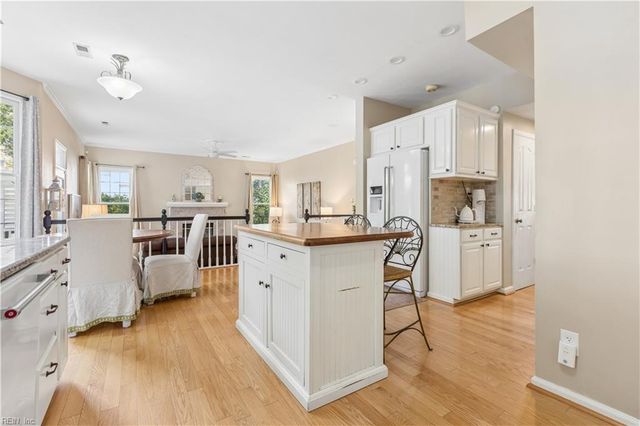923 Blackthorne Dr, Chesapeake, VA 23322