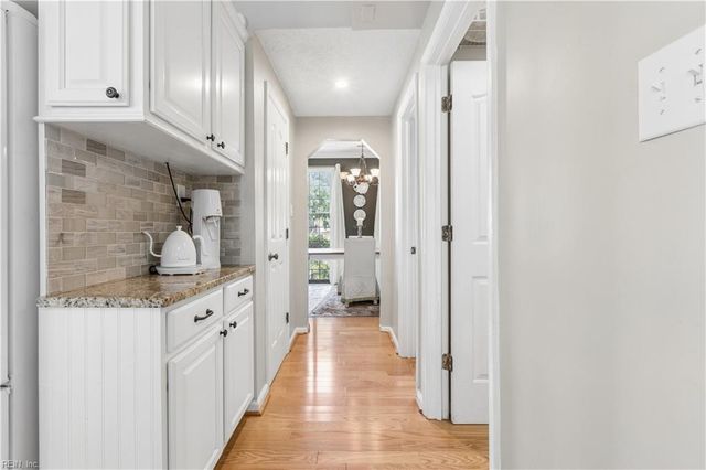 923 Blackthorne Dr, Chesapeake, VA 23322