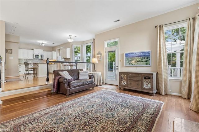 923 Blackthorne Dr, Chesapeake, VA 23322