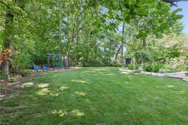 923 Blackthorne Dr, Chesapeake, VA 23322