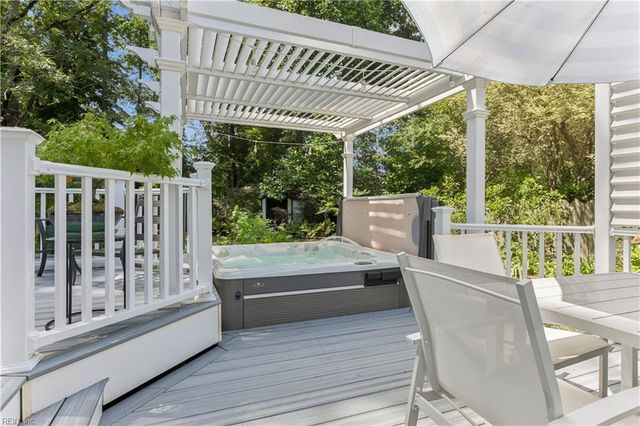 923 Blackthorne Dr, Chesapeake, VA 23322