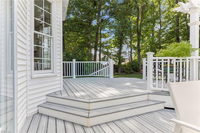 923 Blackthorne Dr, Chesapeake, VA 23322