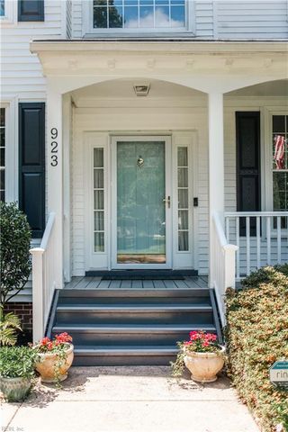 923 Blackthorne Dr, Chesapeake, VA 23322