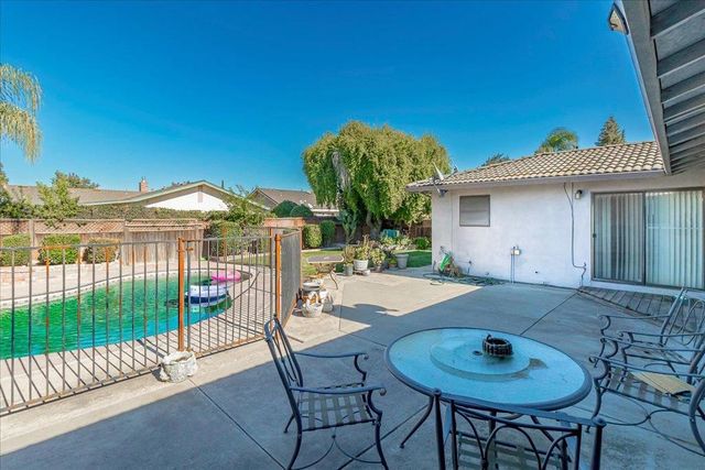 2425 Becker Court, Modesto, CA 95358