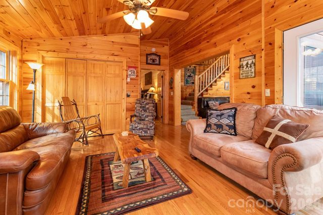 71 Honeymoon Lane, Maggie Valley, NC 28751