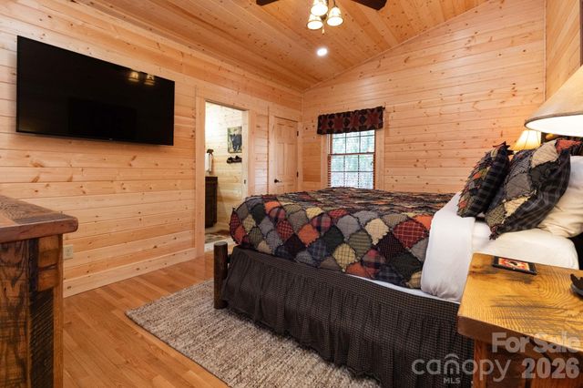 71 Honeymoon Lane, Maggie Valley, NC 28751