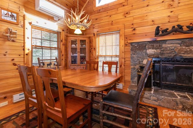 71 Honeymoon Lane, Maggie Valley, NC 28751