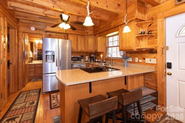71 Honeymoon Lane, Maggie Valley, NC 28751