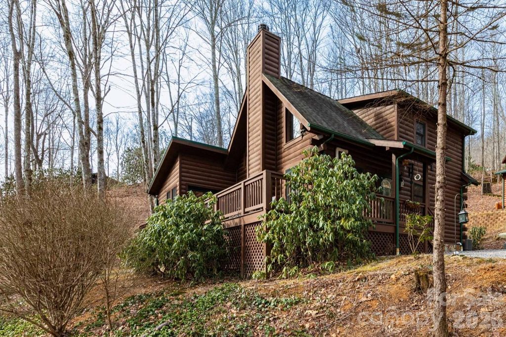 71 Honeymoon Lane, Maggie Valley, NC 28751