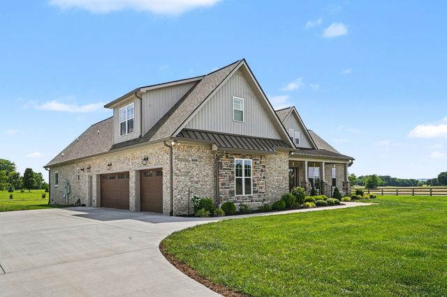 8002 Traditions Ln, Columbia, TN 38401