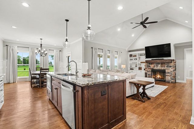 8002 Traditions Ln, Columbia, TN 38401