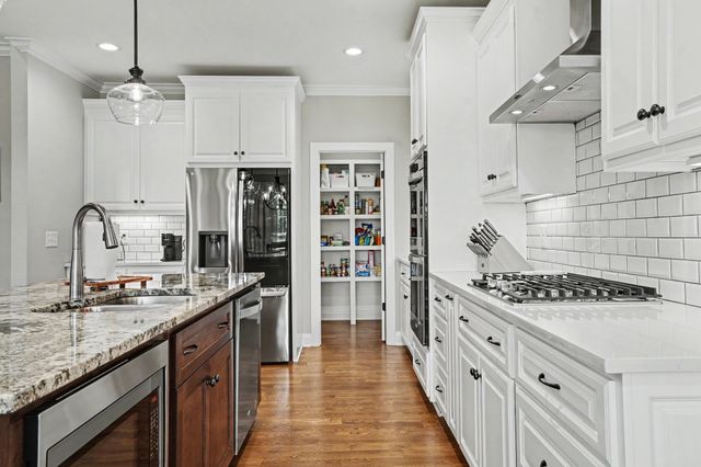 8002 Traditions Ln, Columbia, TN 38401