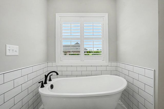 8002 Traditions Ln, Columbia, TN 38401