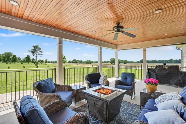 8002 Traditions Ln, Columbia, TN 38401