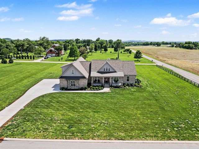 8002 Traditions Ln, Columbia, TN 38401