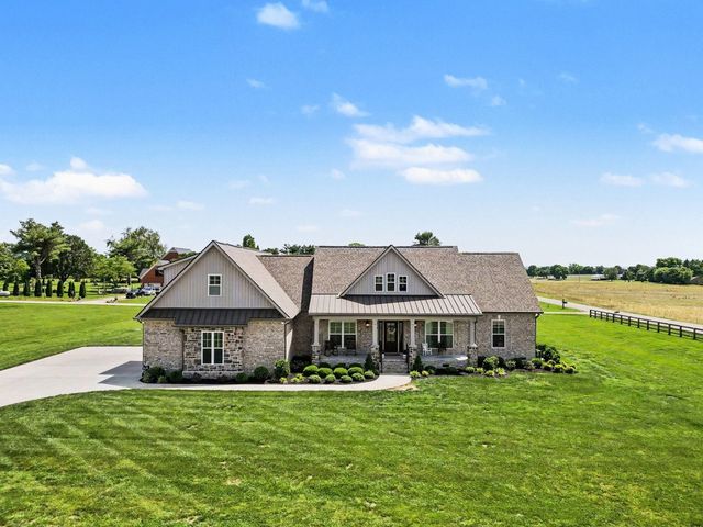 8002 Traditions Ln, Columbia, TN 38401