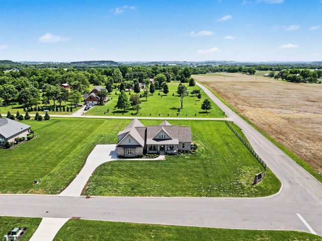 8002 Traditions Ln, Columbia, TN 38401