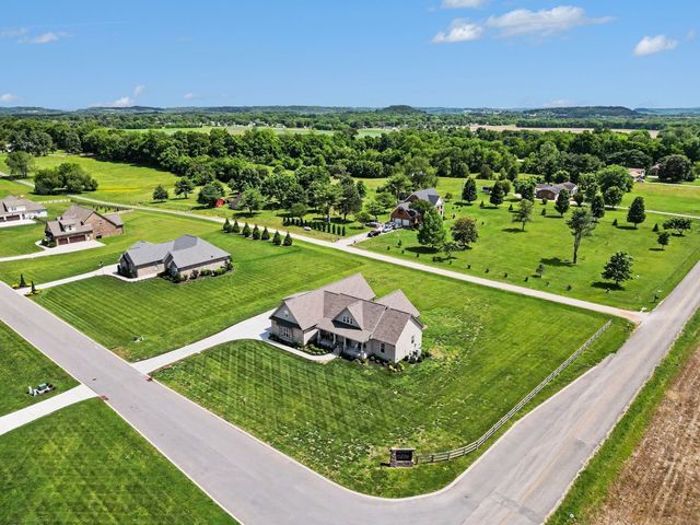 8002 Traditions Ln, Columbia, TN 38401