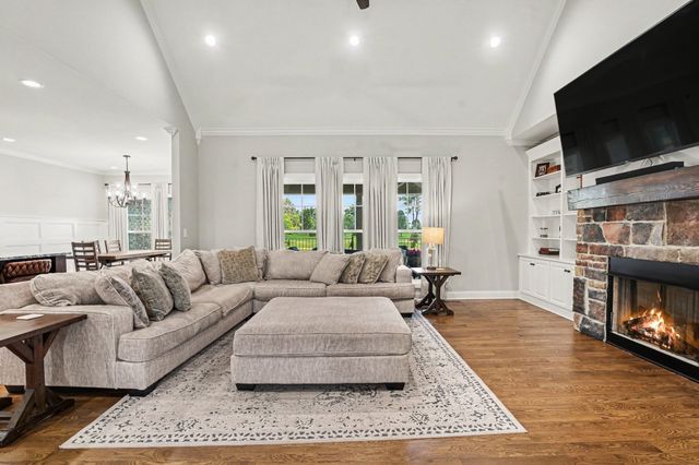 8002 Traditions Ln, Columbia, TN 38401