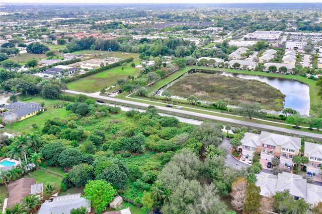 76 SW Ave, Davie, FL 33314