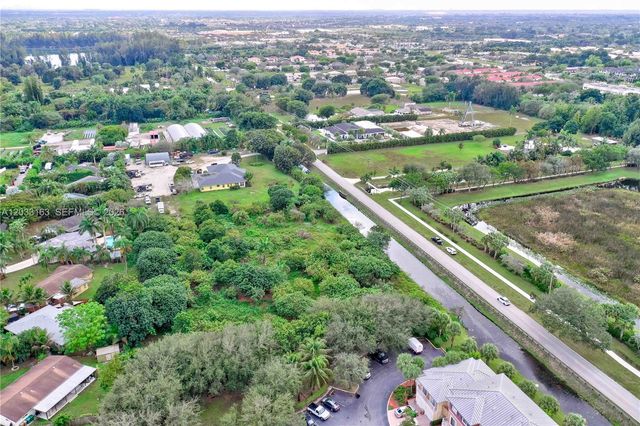 76 SW Ave, Davie, FL 33314