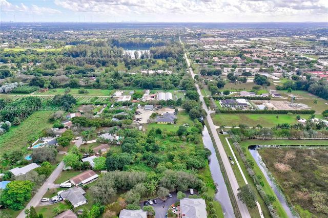 76 SW Ave, Davie, FL 33314