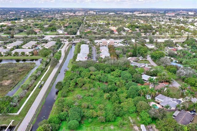 76 SW Ave, Davie, FL 33314