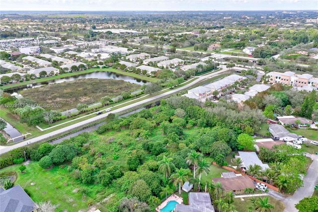 76 SW Ave, Davie, FL 33314
