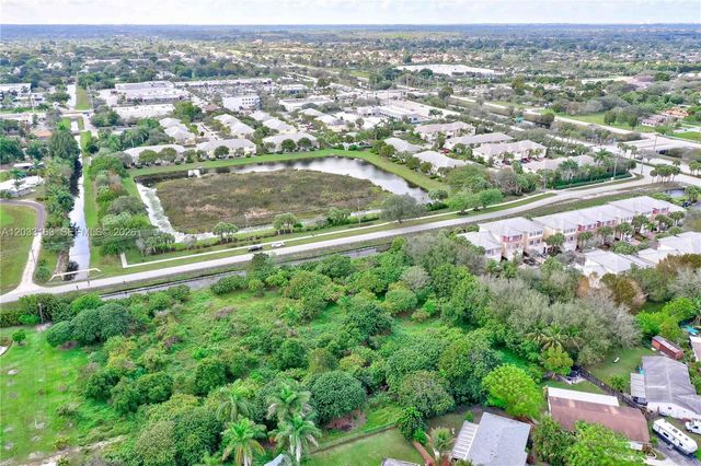 76 SW Ave, Davie, FL 33314